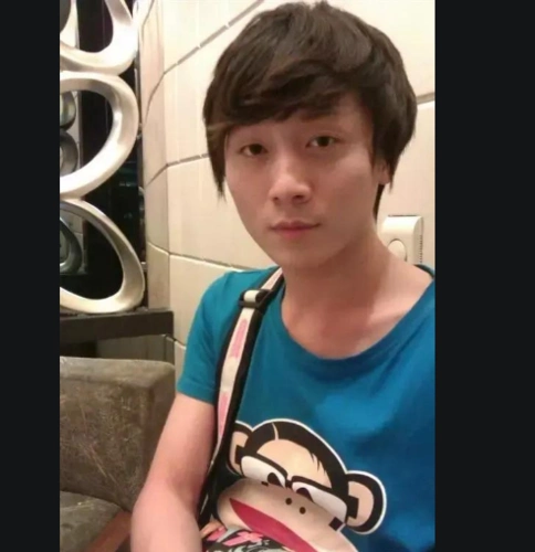 被称主播界的大帅哥,张大仙旧照一脸稚嫩,如今却胖