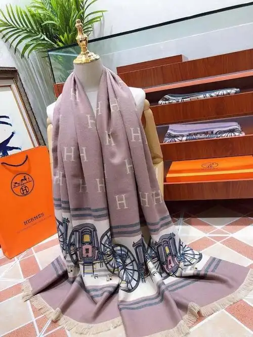 点此购买 爱马仕粉色马车围巾 外贸171740