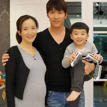 【图】黄少祺老婆图片被扒 老婆吕旻蓁怀二胎5个月