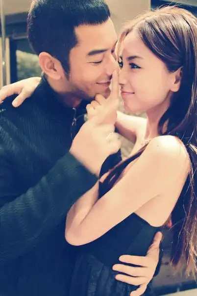 黄晓明与女朋友angelababy生活照,结婚照:黄晓明与angelababy(杨颖)的
