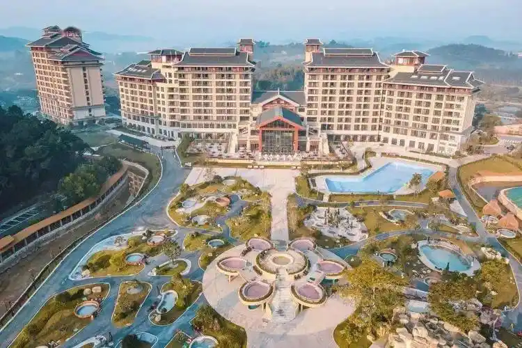 新兴翔顺金水台温泉小镇豪华房,含双人自助早晚餐 无限次温泉 生态园