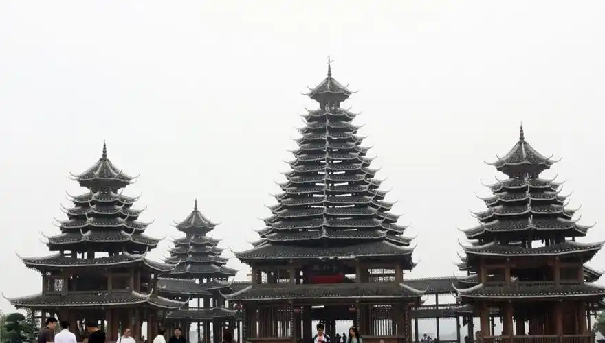 造型美观,工艺精湛的侗族建筑——鼓楼,是世界建筑艺术的瑰宝_高清