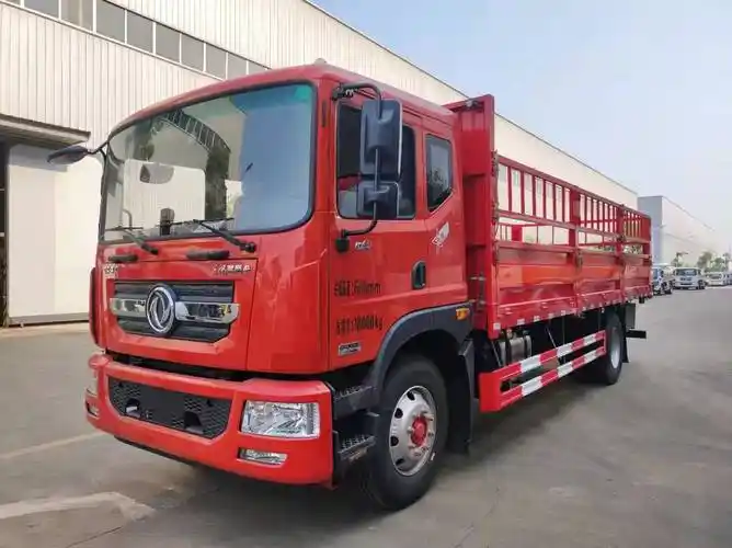 东风多利卡d9红色高栏气瓶运输车