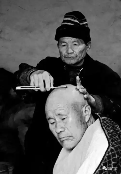 年轻理发师干的最多的是发型设计,烫发,漂染,焗油,护理什么的.