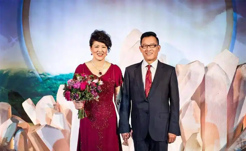 因为高学历,让郎平遇到了很多优秀的人,她的第二任丈夫就是现任北大