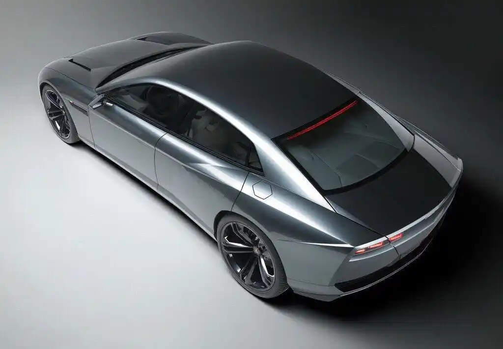 兰博基尼首推四门轿跑,过于锋利不等于帅气,还是保时捷耐看!