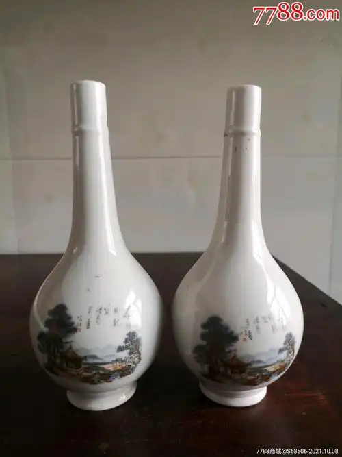 卧龙玉液酒瓶一对