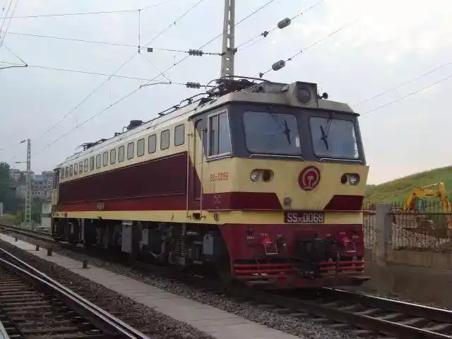 中国电力机车火车头大全,现在铁路线的主力军有的我也没见过