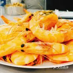 西餐 市中区  体育中心  良泉一口 一家主打自酿啤酒的餐厅～ 啤酒