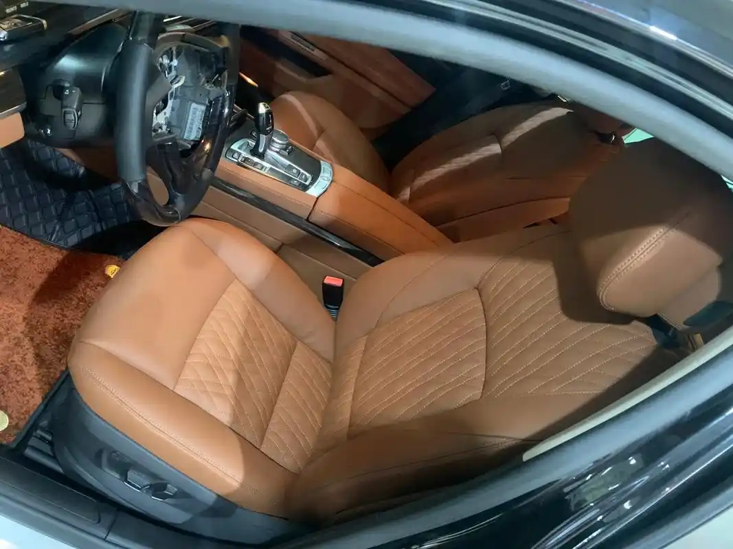 宝马5系 内饰米改棕色92.#宝马5系 #汽车真皮座椅 #老 - 抖音