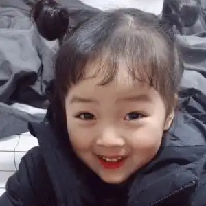 小女孩大眼睛好酸啊嚼东西gif动图_动态图_表情包下载_soogif