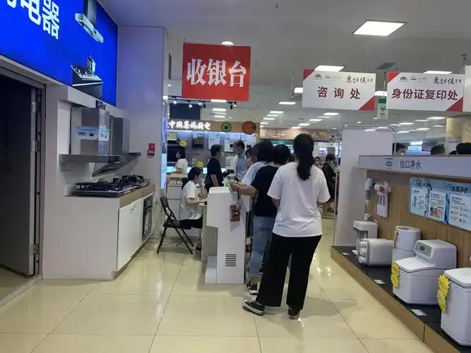 购物需求方向有儿女结婚,家电换新,乔迁之喜的,他们在收银台处排起了