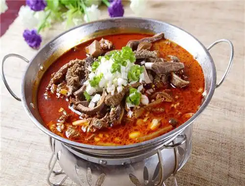 锅仔菜,大家都很熟悉,锅仔菜式是四季皆宜,即可滋补,养颜,本身就带汤