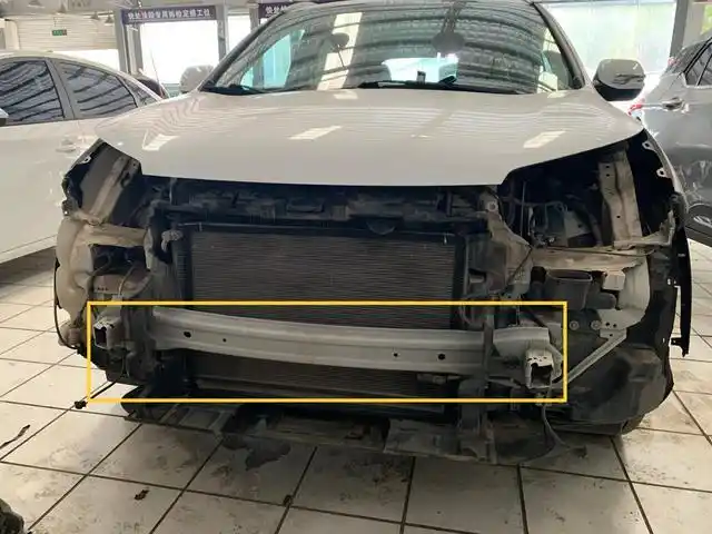 四辆车的前防撞梁对比,仅供了解汽车常识,不具备参考价值!