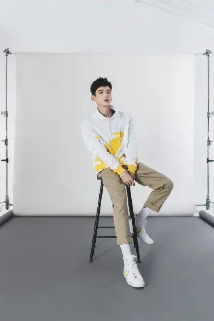 白敬亭代言converse匡威演绎全新proleather系列