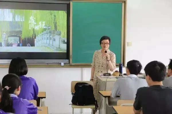 面对面与北大教授交流_陈惠君