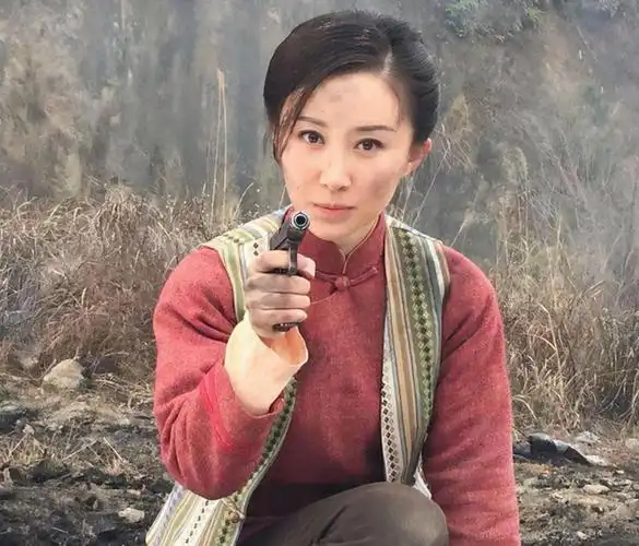 "作恶多端"的女土匪张素贞,24岁被处死,为何百姓都来送行?