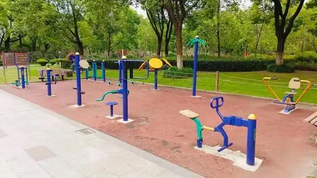 社区健身苑点是最贴近居民的公共体育设施,梅陇镇区域内现有社区健身