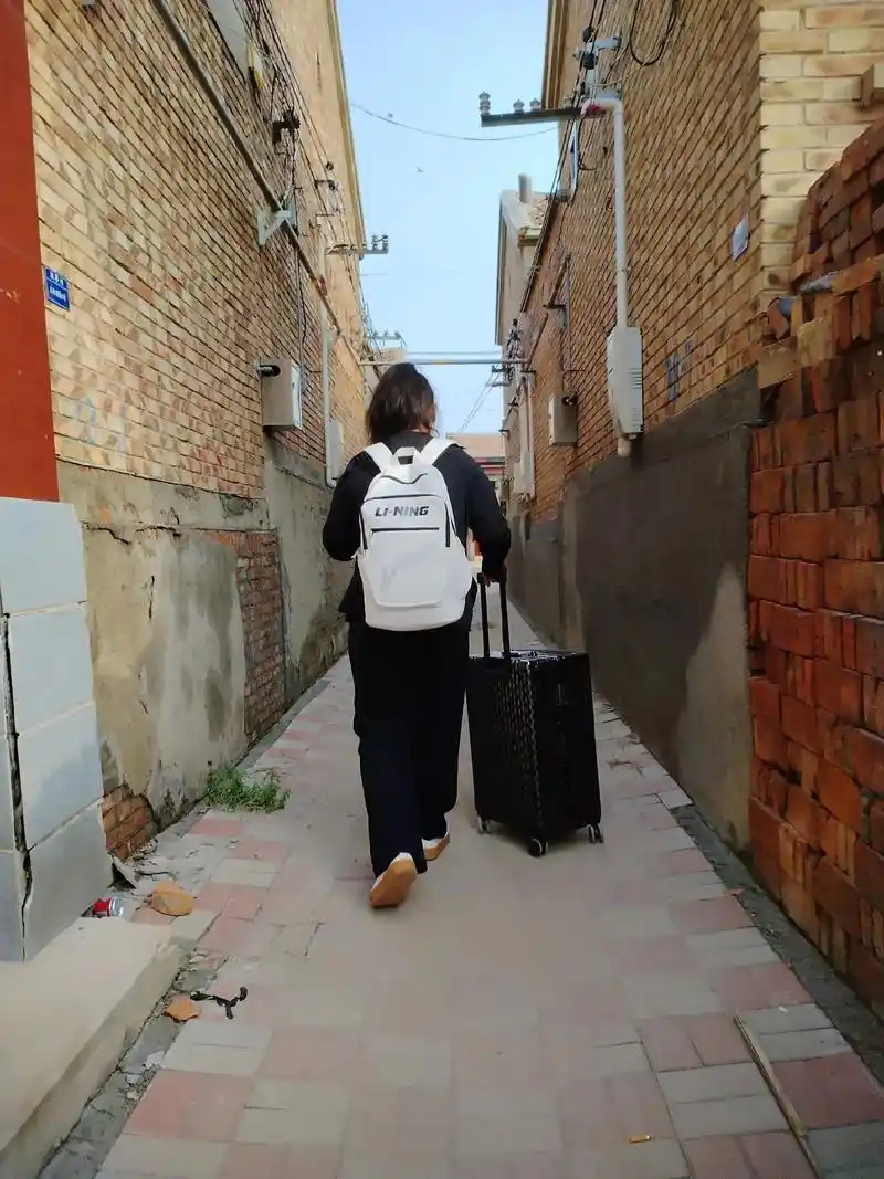 人生第一次独立,第一次住校,第一次离开家,当妈的心里万般不舍