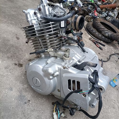 电喷四气门铃木250摩托车发动机改装复古gn发动机单杠双排气