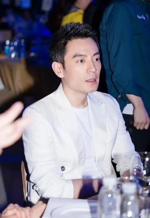 他娶过郝蕾,爱过王珞丹,负了殷桃?没想到38岁时娶了小11岁的她