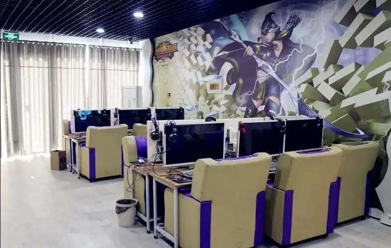 深夜,章丘几名男子瞒着妻子悄悄去了这里找快乐!_网咖