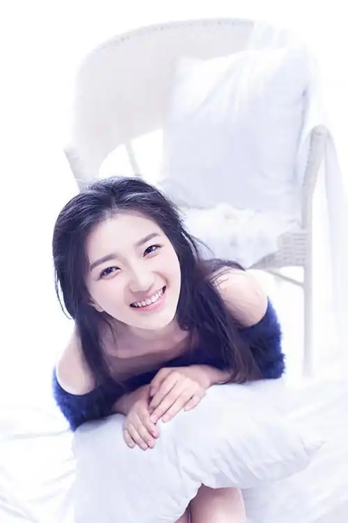 白卉子俏皮青春手机壁纸