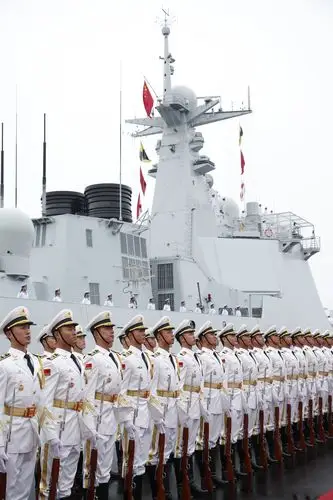 成立70周年海上阅兵活动纪实4月23日,中国人民解放军海军仪仗队列队