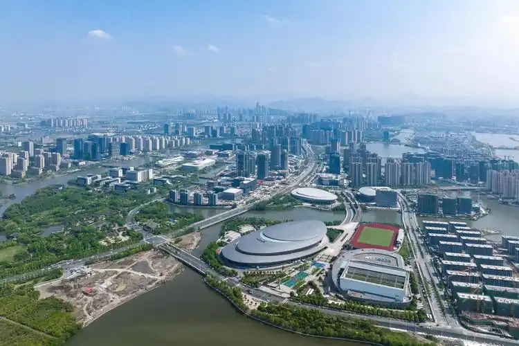 4月21日,浙江省绍兴市,绍兴奥体中心全景.图/ic photo