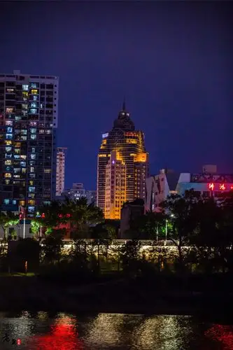 当地市民以及外地游客提供一个可以更加全面和深入领略南宁夜景的方式