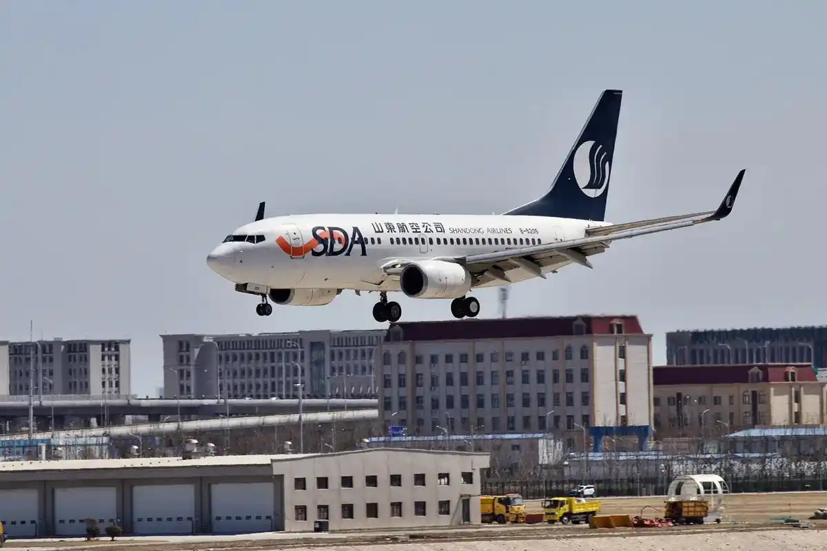 山航波音737-700挺俊俏.#一起看飞机 #波音737 # - 抖音