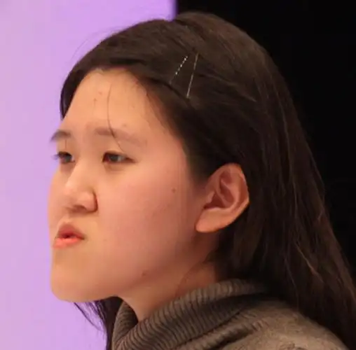 鞋拔子脸的她18岁怀孕辍学,孕期被嫌弃出轨,2年后完美复仇美到艳光四