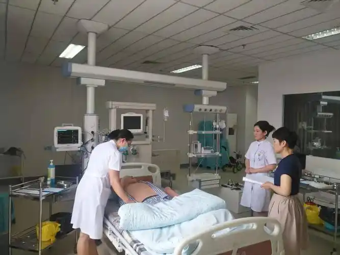 河南中医药大学第一附属医院临床老师为护理学院老师做竞赛指导