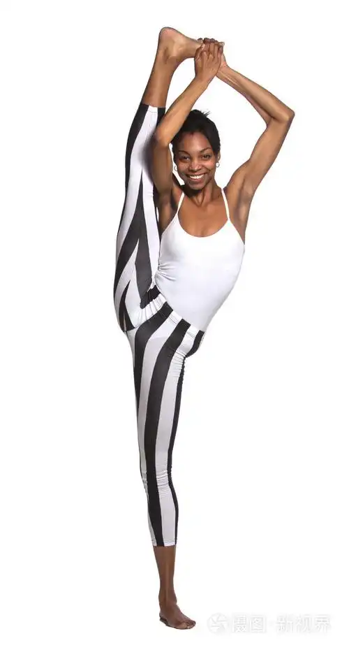 垂直分裂拉丁裔舞蹈家女孩