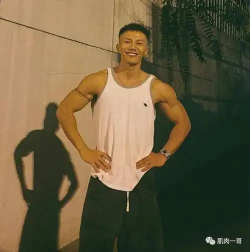 26岁北京肌肉男青筋暴露像被榨干了