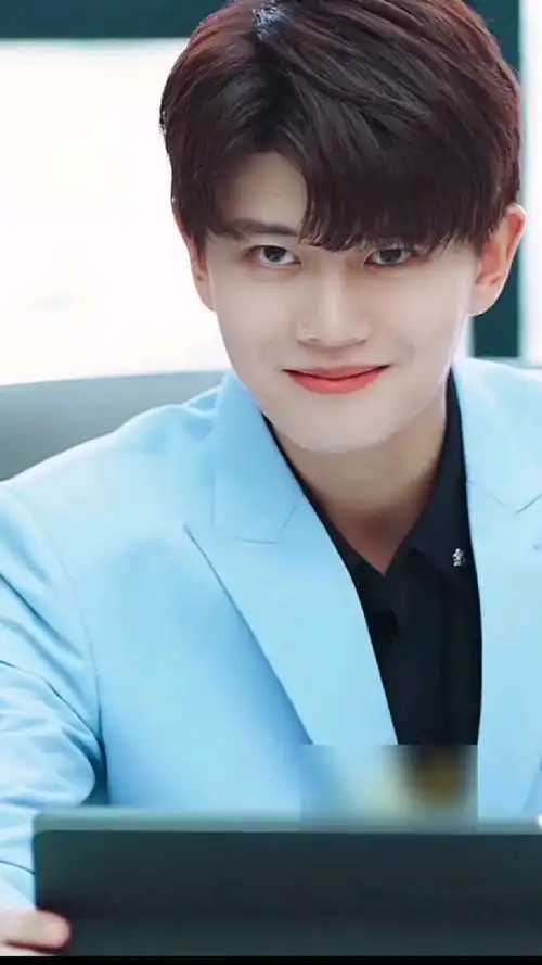 任嘉伦的笑容也太治愈了