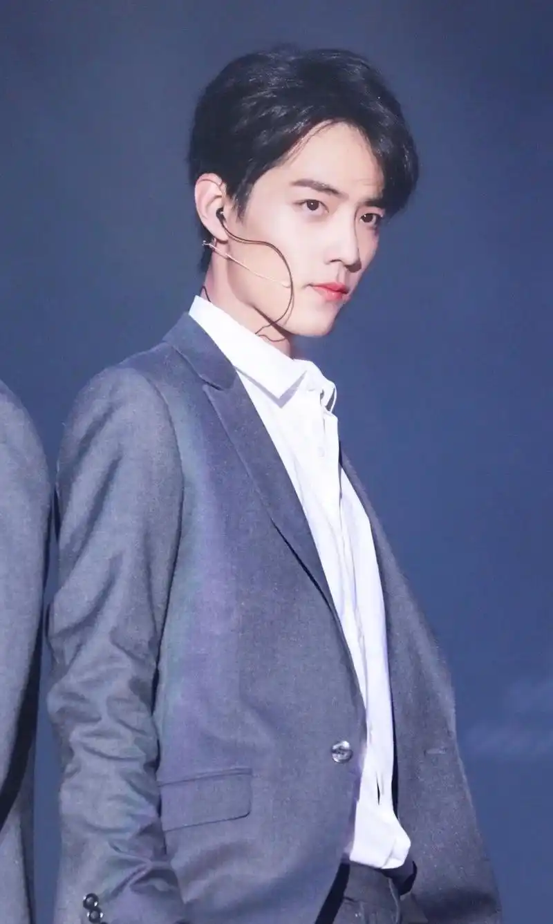 肖战高清壁纸无水印