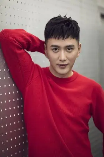 王仁君新年写真青春帅气 红色毛衣尽显暖男气质 - 360娱乐,你开心就好