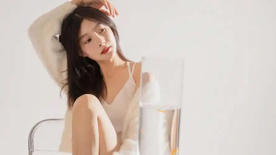 清丽秀雅清新美女高清壁纸