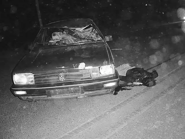 桑塔纳自行车碰撞 一男子惨死车轮下(图)