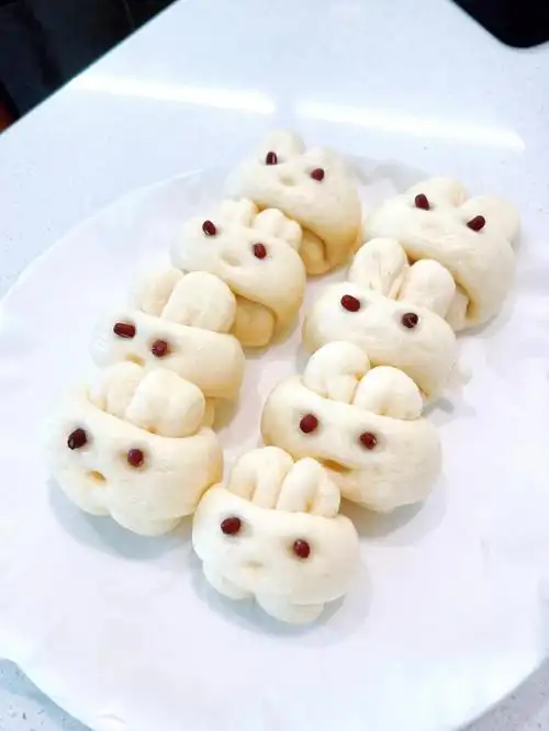 交作业了宝宝小兔子馒头蒸完嘴巴都没了