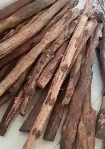 藤香木原木  在原木材的形态上藤香木木径材普遍偏小,所以只能用来