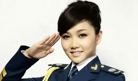 空政文工团歌唱演员王莉
