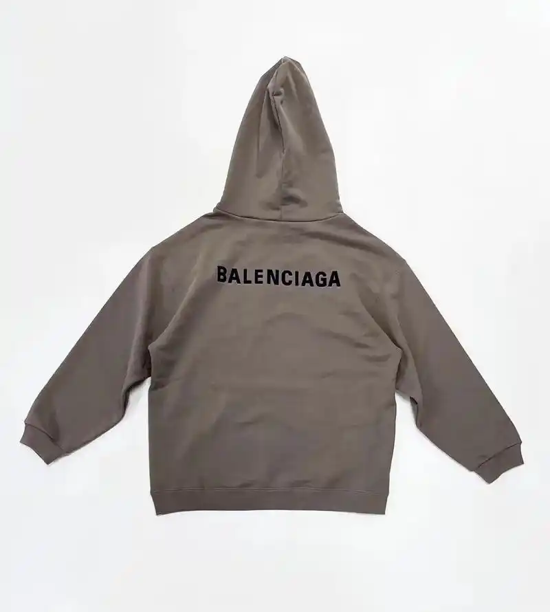 巴黎世家浅棕色卫衣