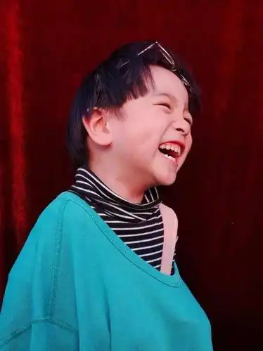 跟你爱的人生个孩子吧,然后拍这样的照片发朋友圈.