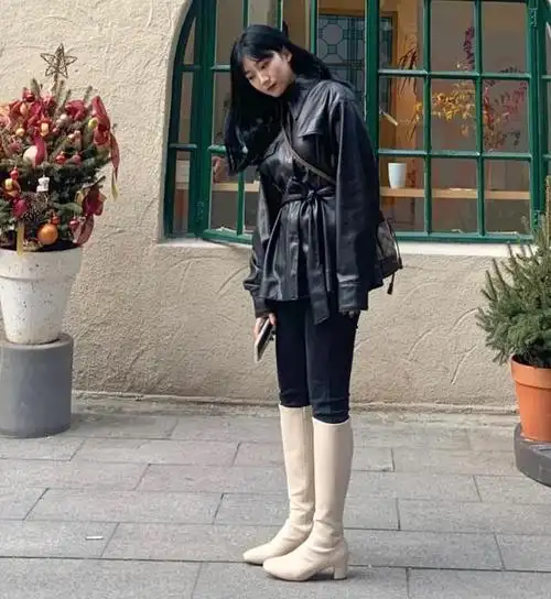 白色靴子怎么搭配冬装(白长靴一般怎样搭配好看女)-8