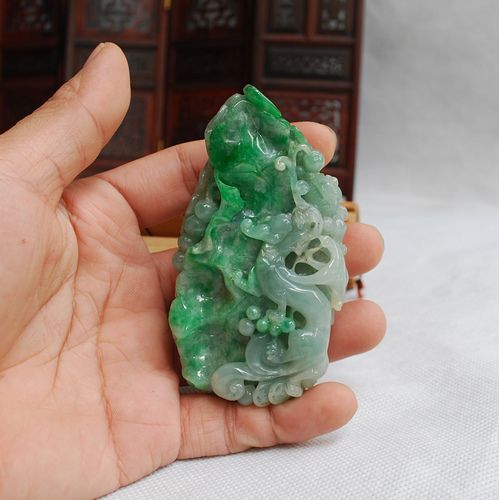 缅甸翡翠手把件a货辣阳绿荷叶貔貅和气生财翡翠精雕手把玩件玉器