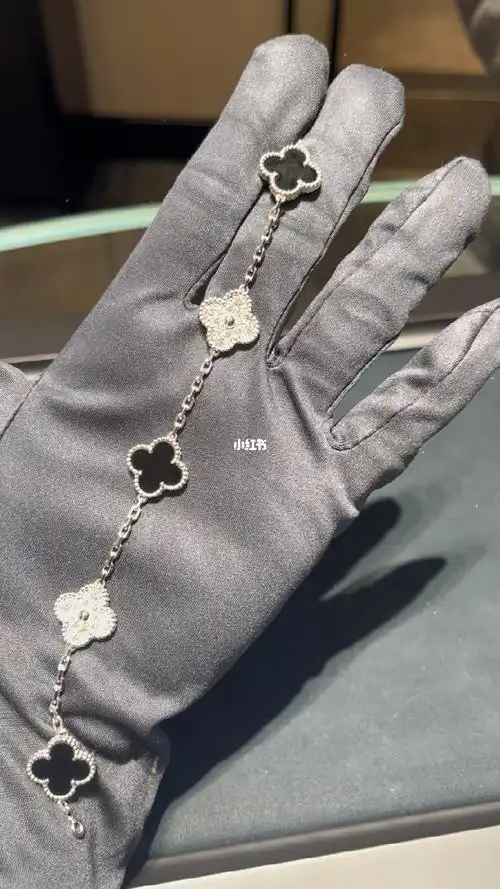 海口国际免税城梵克雅宝梵克雅宝熊猫手链