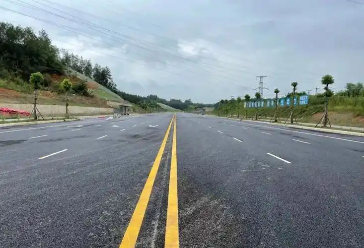 备受关注的重点项目绵阳东西第二干道科技城新区路段正在火热建设中