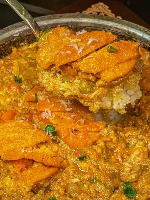 93一直心心念念了好久 06 大口吃蟹黄拌饭拌面的感觉太快乐了!